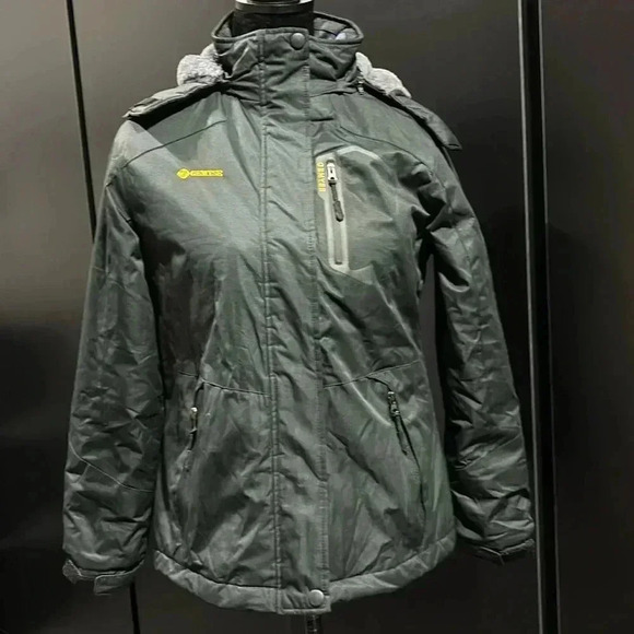 GEMYSE Ski Coat/Jacket waterproof,windproof,durable,removable hood,faux fur line - Picture 1 of 16